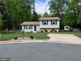 18900 Red Oak Ln, Triangle, VA 22172