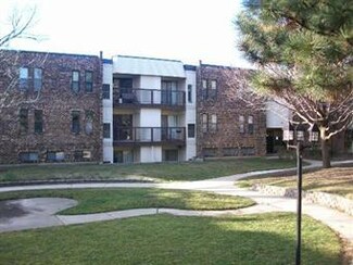 2037 Country Club Dr Unit 15, Woodridge, IL 60517