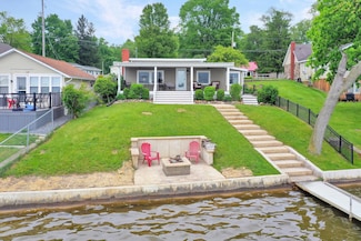 1051 Willow Dr, Colon, MI 49040