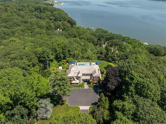 12 North Rd, Oyster Bay, NY 11771