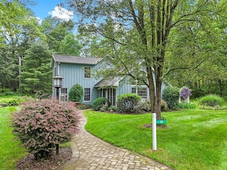 112 Shire Ln, East Stroudsburg, PA 18301