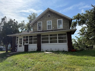 1119 W 8th St, Davenport, IA 52802