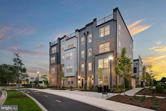 2158 Glacier Rd, Herndon, VA 20170