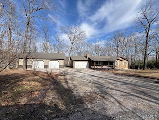 732 Woodridge Ln, Perryville, MO 63775