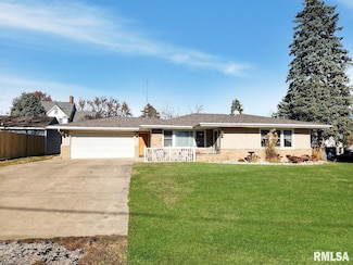 211 E Turner Ave, Toulon, IL 61483