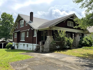 1006 N Wood Ave, Florence, AL 35630