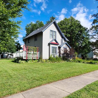520 N Franklin St, Poynette, WI 53955