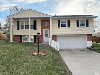 107 Park Lane Cir, Eldridge, IA 52748