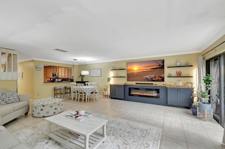 1800 Embassy Dr Unit 105, West Palm Beach, FL 33401