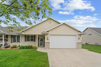 536 Coonen Dr, Combined Locks, WI 54113