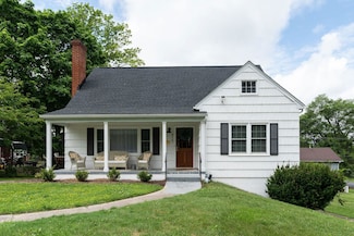 415 Cherry Ave, Waynesboro, VA 22980