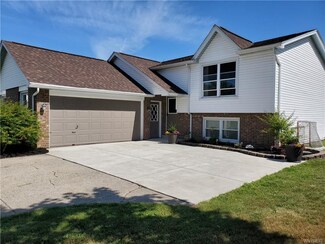 4 Old Farm Ct, Depew, NY 14043