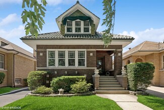 6516 N Artesian Ave, Chicago, IL 60645