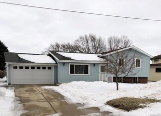 1155 Elm Ave, Garner, IA 50438