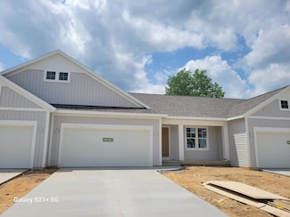 1535 N Village Cir, Kalamazoo, MI 49009