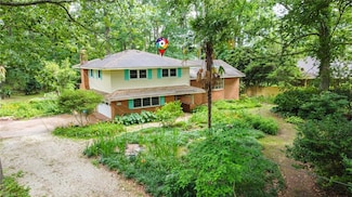 3821 Shadow Ln, Virginia Beach, VA 23452