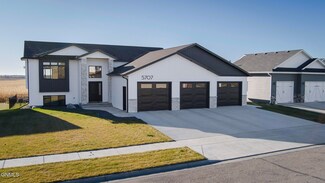 5707 Gold Dr, Bismarck, ND 58503
