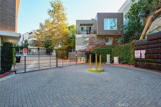 6745 Gill Way, Los Angeles, CA 90068