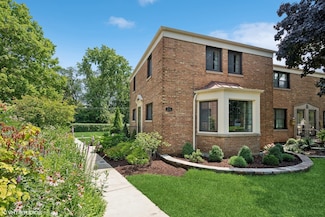145 Fellows Ct, Elmhurst, IL 60126