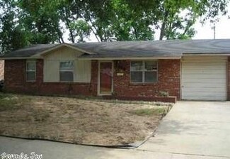 2504 Belmoor Dr, Pine Bluff, AR 71601