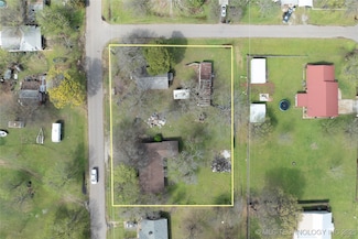 210 N Collins St, Colbert, OK 74733