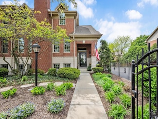 426 Childs St, Wheaton, IL 60187