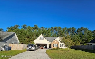 2013 W T Whitehead Dr, Jacksonville, NC 28546