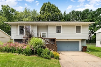 726 S Carthage Dr, Freeport, IL 61032