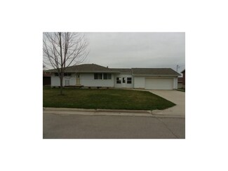 204 W Reeder St, Mechanicsville, IA 52306