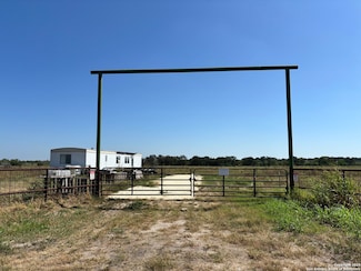 1205 Texas 173, Devine, TX 78016