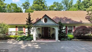 9 Hunt Club Ln, Malvern, PA 19355