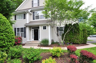 18 Schoolhouse Dr Unit 18, West Hartford, CT 06110
