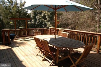 8002 Comerford Dr, Fairfax Station, VA 22039