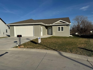 109 Lucca Dr, Ravenna, NE 68869