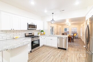 7089 Whitley Dr, Fruitland, ID 83619