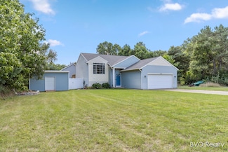 15448 Meadowlark Dr, Grand Haven, MI 49417