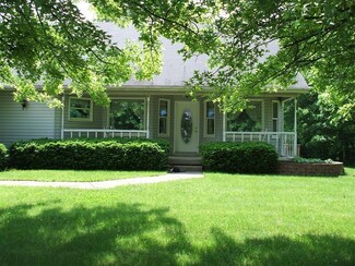 825 Middleboro Rd, Oregonia, OH 45054