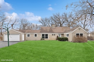 7102 Silver Lake Rd, Cary, IL 60013