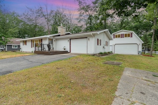 332 Pingree St, Roscommon, MI 48653