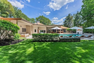 81 Countryside Ln, Milton, MA 02186