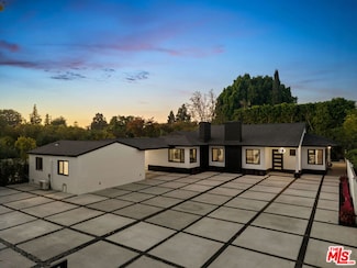 14011 Magnolia Blvd, Sherman Oaks, CA 91423