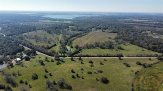 402 Mackhank Rd, Boling, TX 77420