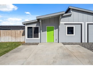 1044 NE Emerald Dr, Hermiston, OR 97838