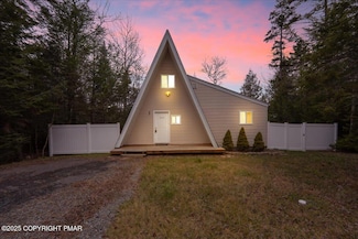 397 Scotch Pine Dr, Pocono Summit, PA 18346
