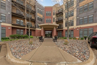 150 E Travelers Trail Unit 419, Burnsville, MN 55337