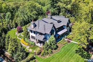 210 Heights Rd, Ridgewood, NJ 07450