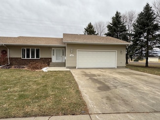 1502 Northview Ln, Aberdeen, SD 57401