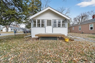 1325 Seneca Ave, Des Moines, IA 50313