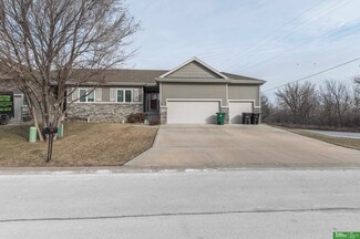 2602 Fountain Cir, Plattsmouth, NE 68048