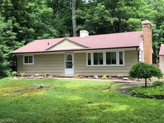 305 Hazelwood Dr, Chagrin Falls, OH 44022